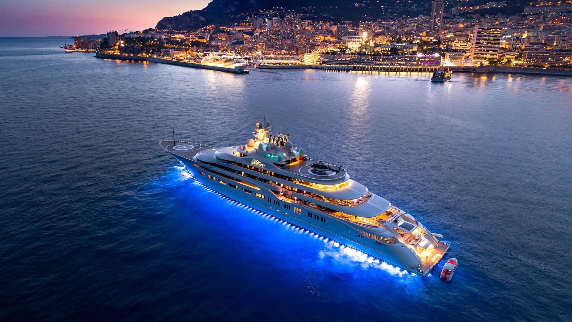 Mega Yachts & Superyachts